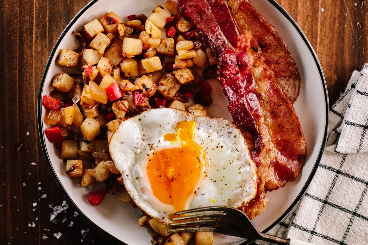 Flat Top Fired Eggs and Bacon with Hash Browns — BBQing.com