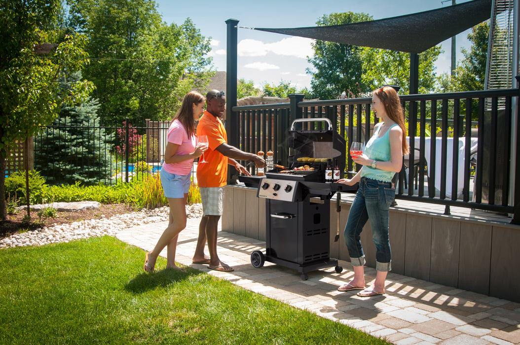 Broil King MONARCH 320 3-Burner BBQ with Heavy-Duty Cast Iron Cooking Grids