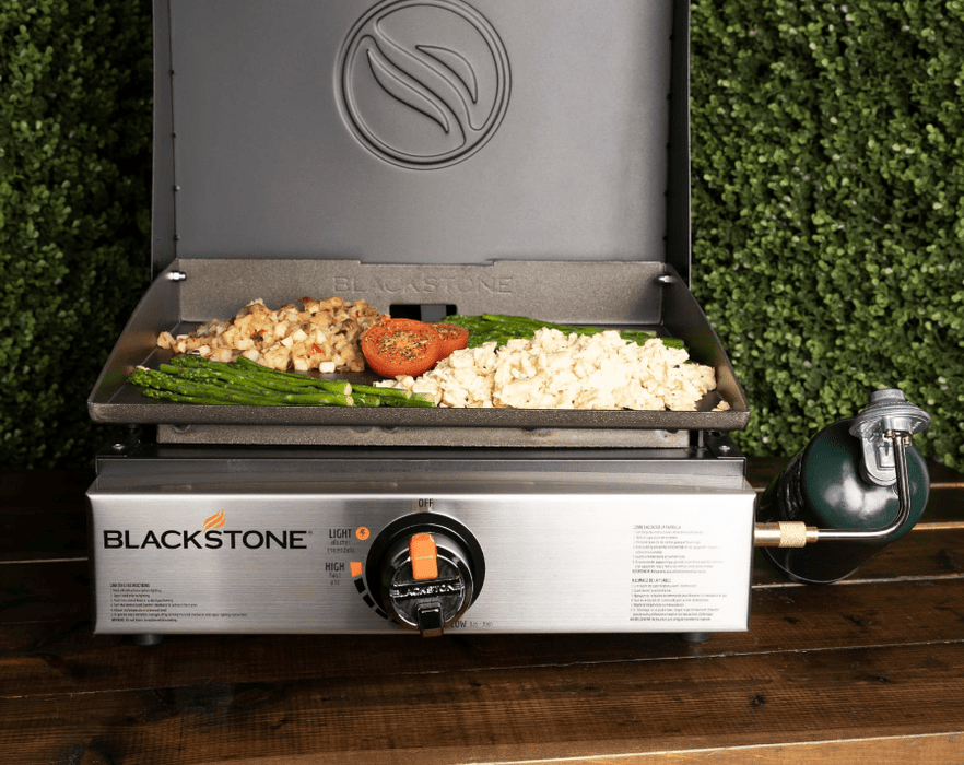 Blackstone Blackstone 17'' Table Top Griddle with Hood 1814 Propane / Black 1814BS Countertop Gas Griddle 717604018149