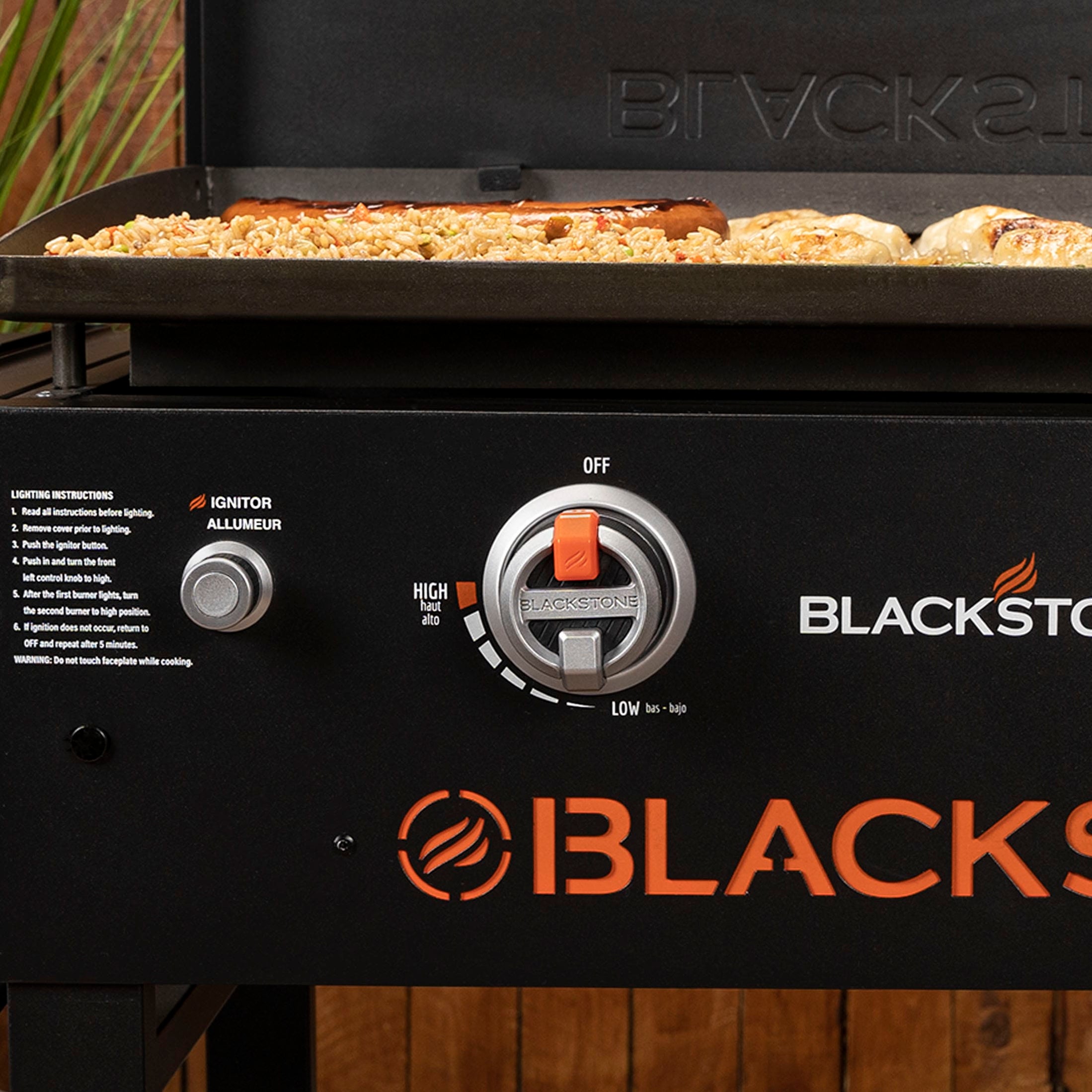 Blackstone 28" Griddle Cooking Station With Hard Cover 1924 — BBQing.com