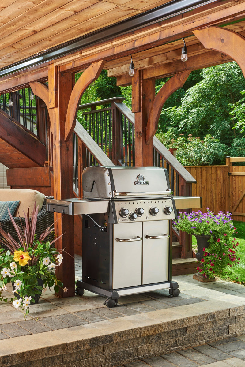 Broil King Broil King BARON S440 PRO IR BBQ with Infrared Side Burner Freestanding Gas Grill