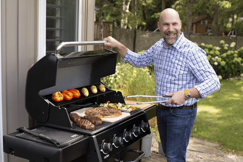 Broil King CROWN 520 Pro 5 Burner BBQ with 8mm Stainless Steel