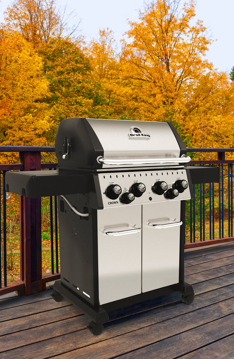 Broil King Broil King CROWN S490 BBQ with Side Burner, Rear Rotisserie Burner, Rotisserie Kit & Heavy-Duty Cast Iron Cooking Grids Freestanding Gas Grill