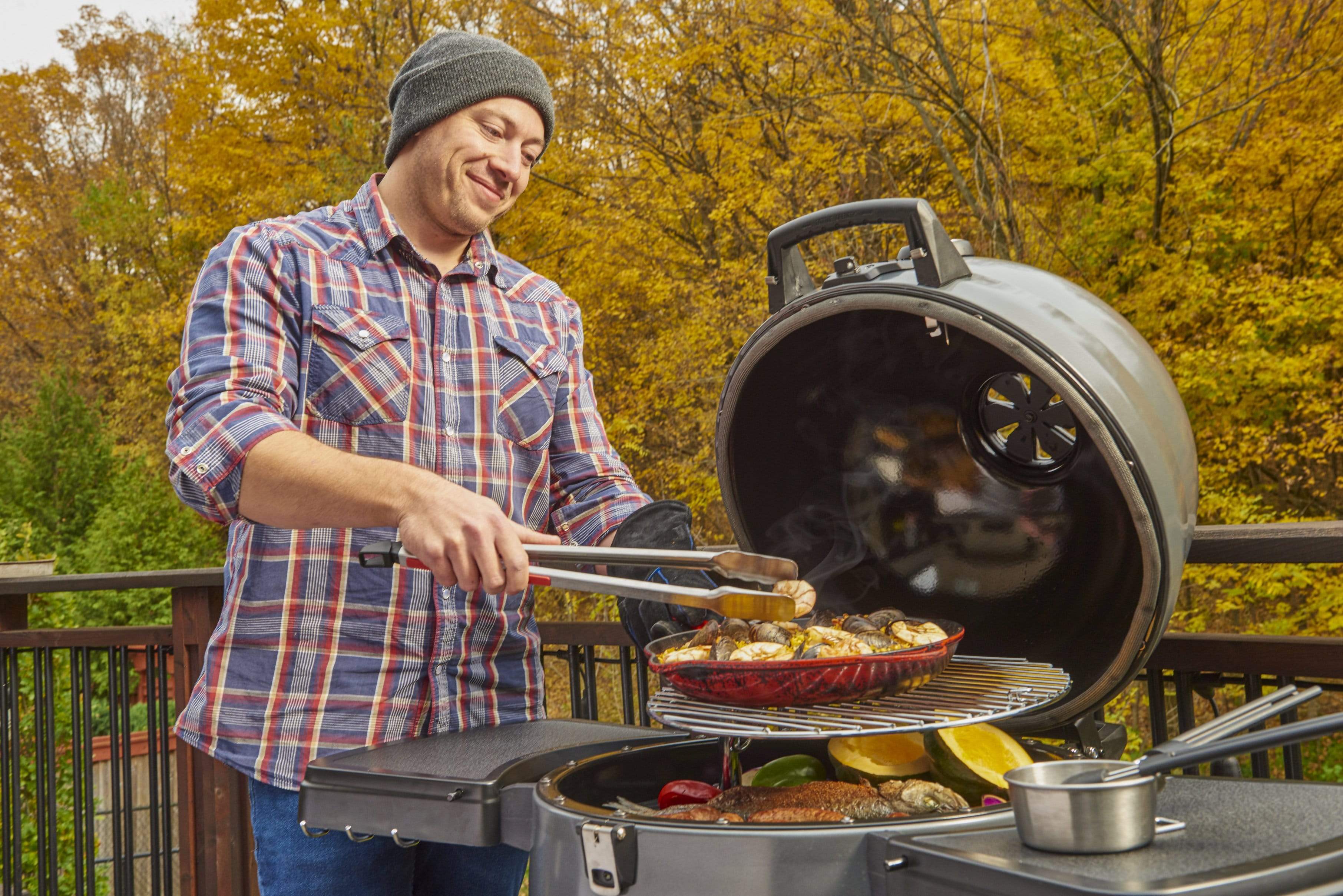 Broil King Broil King KEG 5000 Charcoal Grill Smoker w/ Heavy-Duty Cast Iron Cooking Grate 911470 Black / Charcoal 911470 Freestanding Kamado Grill 062703114705