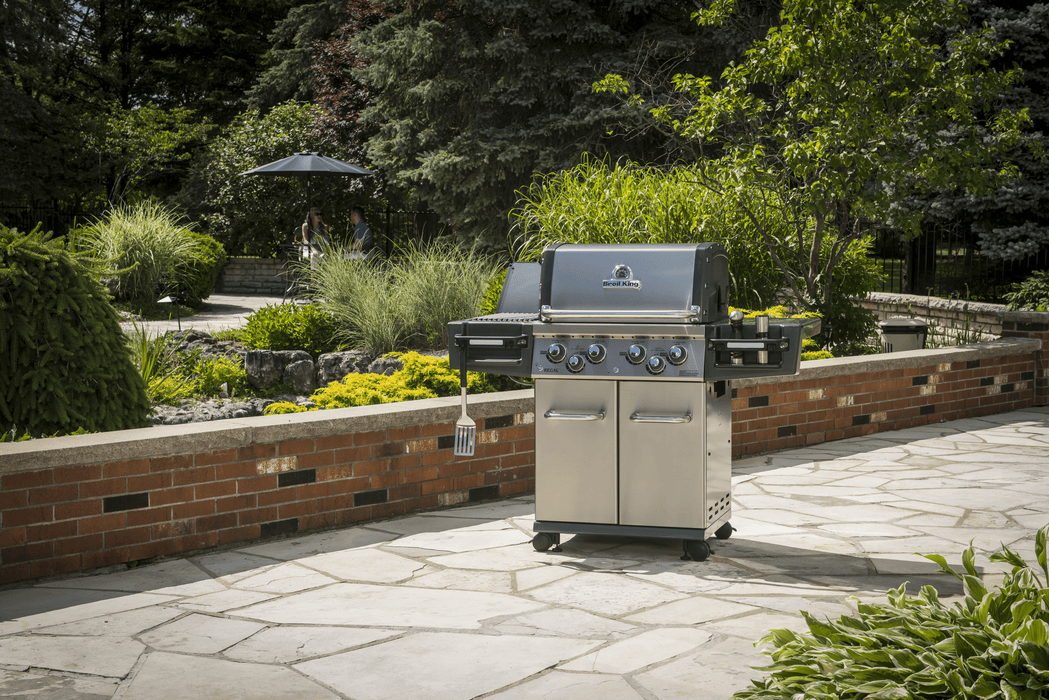 Broil King Broil King REGAL S490 PRO IR BBQ with Infrared Side Burner, Rear Rotisserie Burner & Rotisserie Kit Freestanding Gas Grill