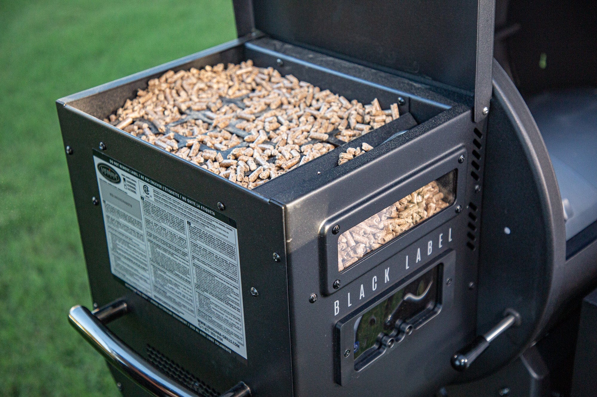 Louisiana Grills Louisiana Grills Black Label 800 Pellet Grill & Smoker with WIFI Control Pellet / Black 10669 Freestanding Pellet Grill 684678106693