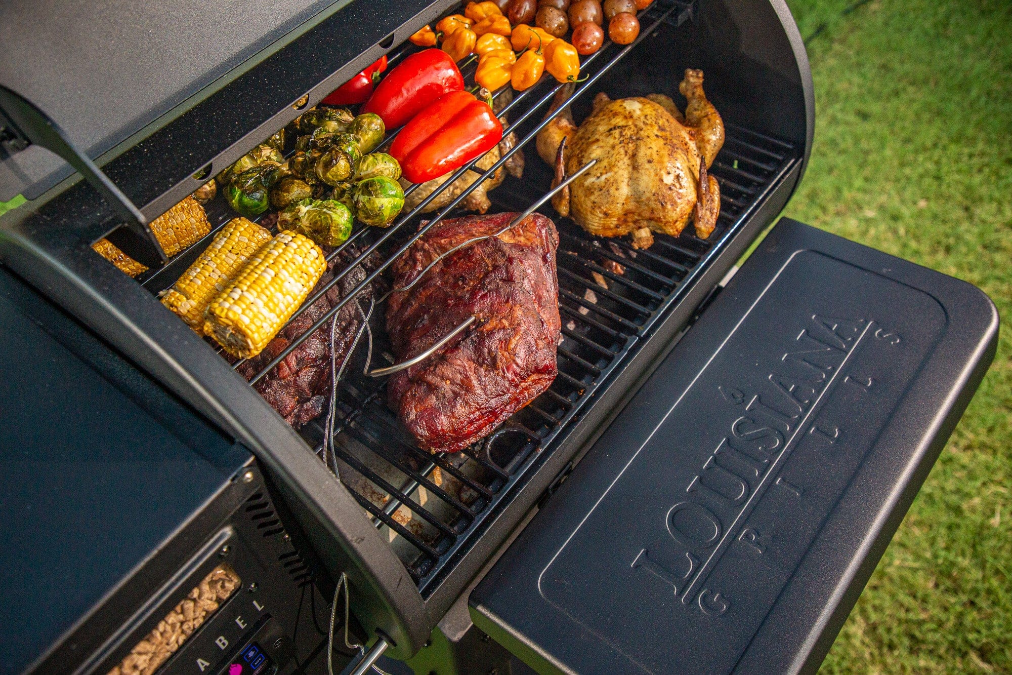 Louisiana Grills Louisiana Grills Black Label 800 Pellet Grill & Smoker with WIFI Control Pellet / Black 10669 Freestanding Pellet Grill 684678106693