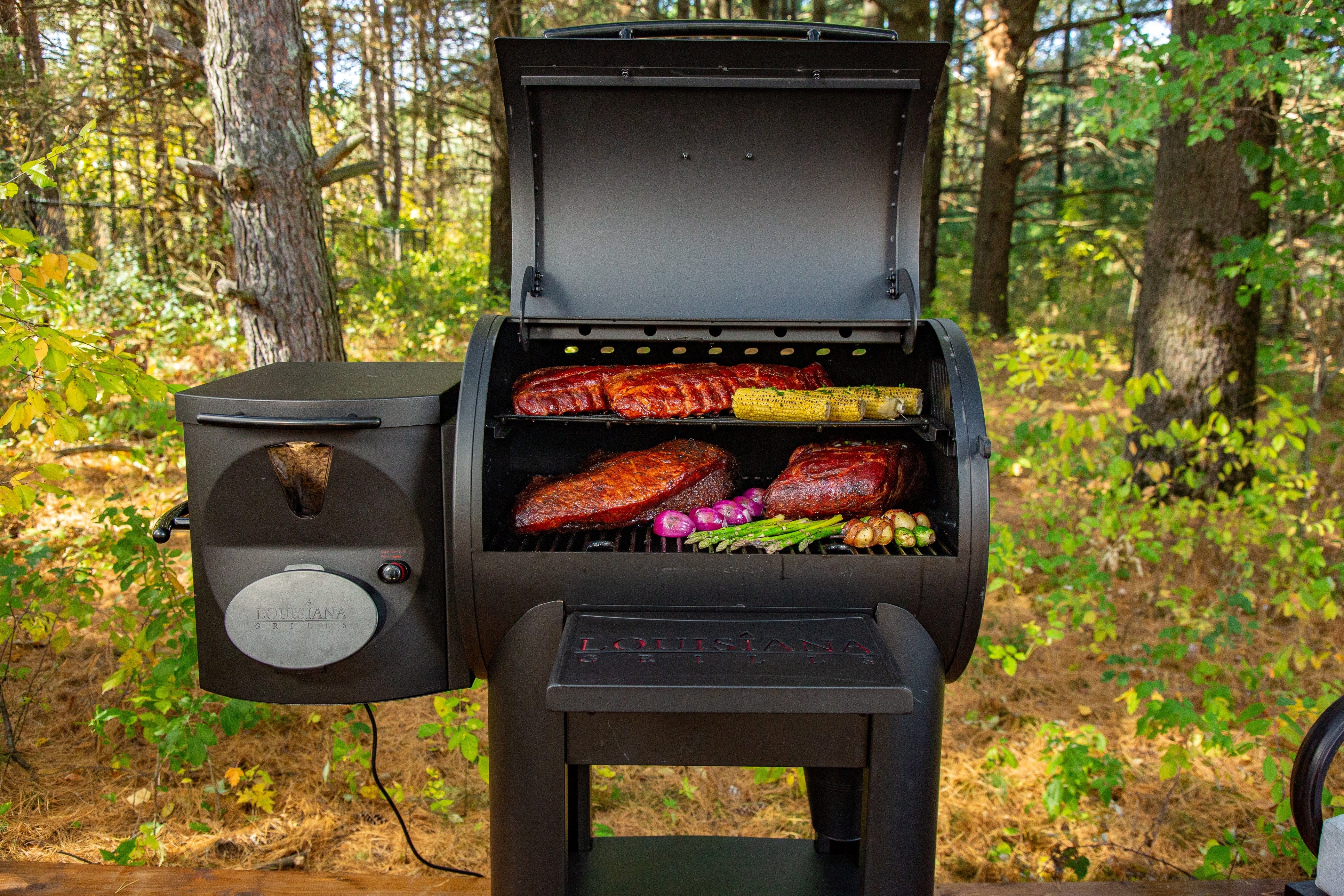 Louisiana Grills Louisiana Grills Founders Premier 800 Pellet Grill & Smoker w/ WIFI Control Pellet / Black 10677 Freestanding Pellet Grill 684678106778