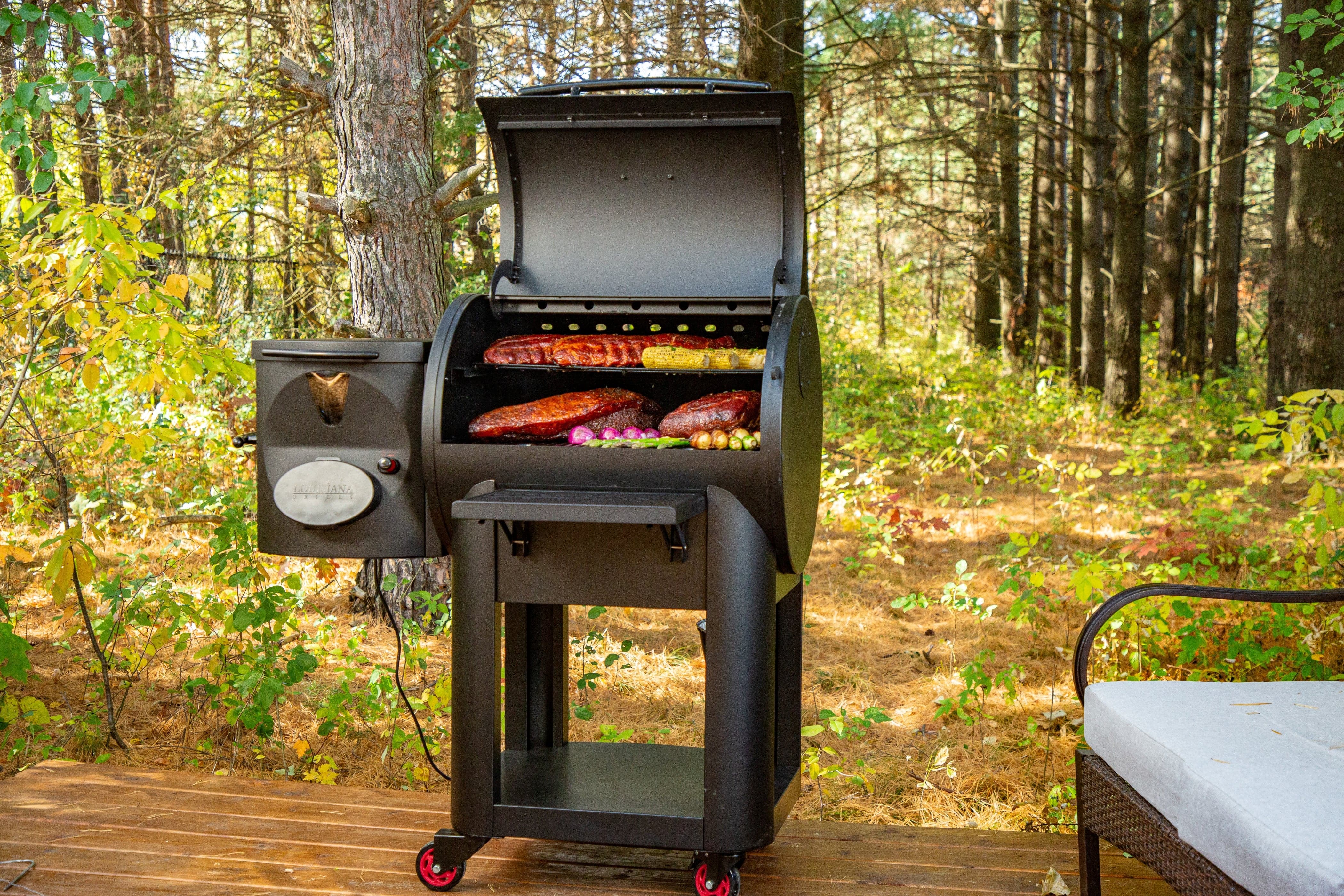 Louisiana Grills Louisiana Grills Founders Premier 800 Pellet Grill & Smoker w/ WIFI Control Pellet / Black 10677 Freestanding Pellet Grill 684678106778