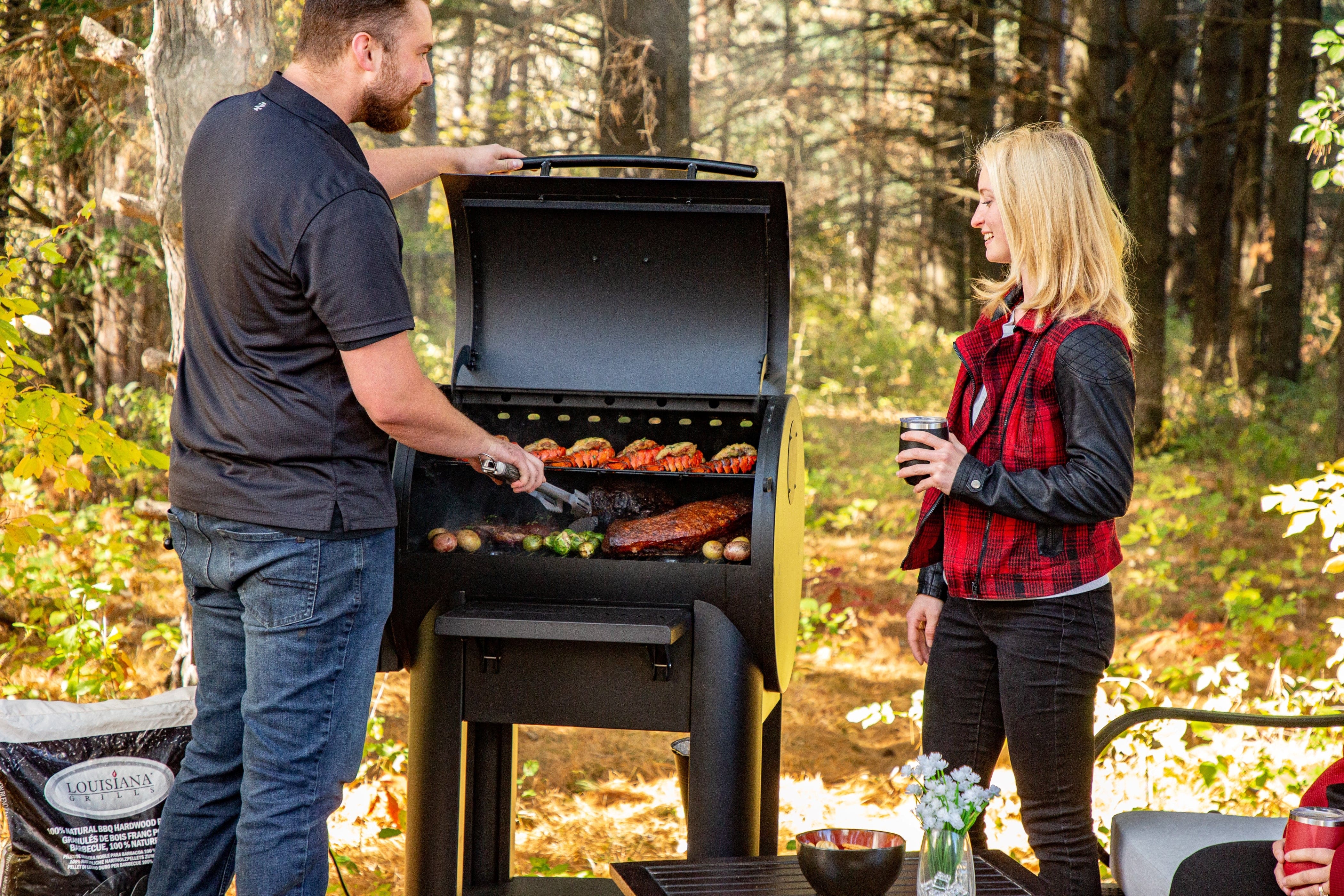 Louisiana Grills Louisiana Grills Founders Premier 800 Pellet Grill & Smoker w/ WIFI Control Pellet / Black 10677 Freestanding Pellet Grill 684678106778