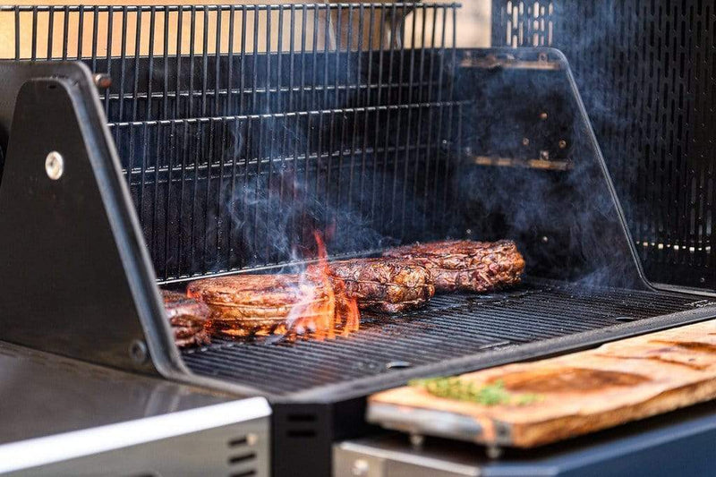 Masterbuilt Masterbuilt Gravity 1050 Digital Charcoal Grill & Smoker w/ WIFI Control Charcoal / Black MB20041220 Freestanding Charcoal Grill 094428276581