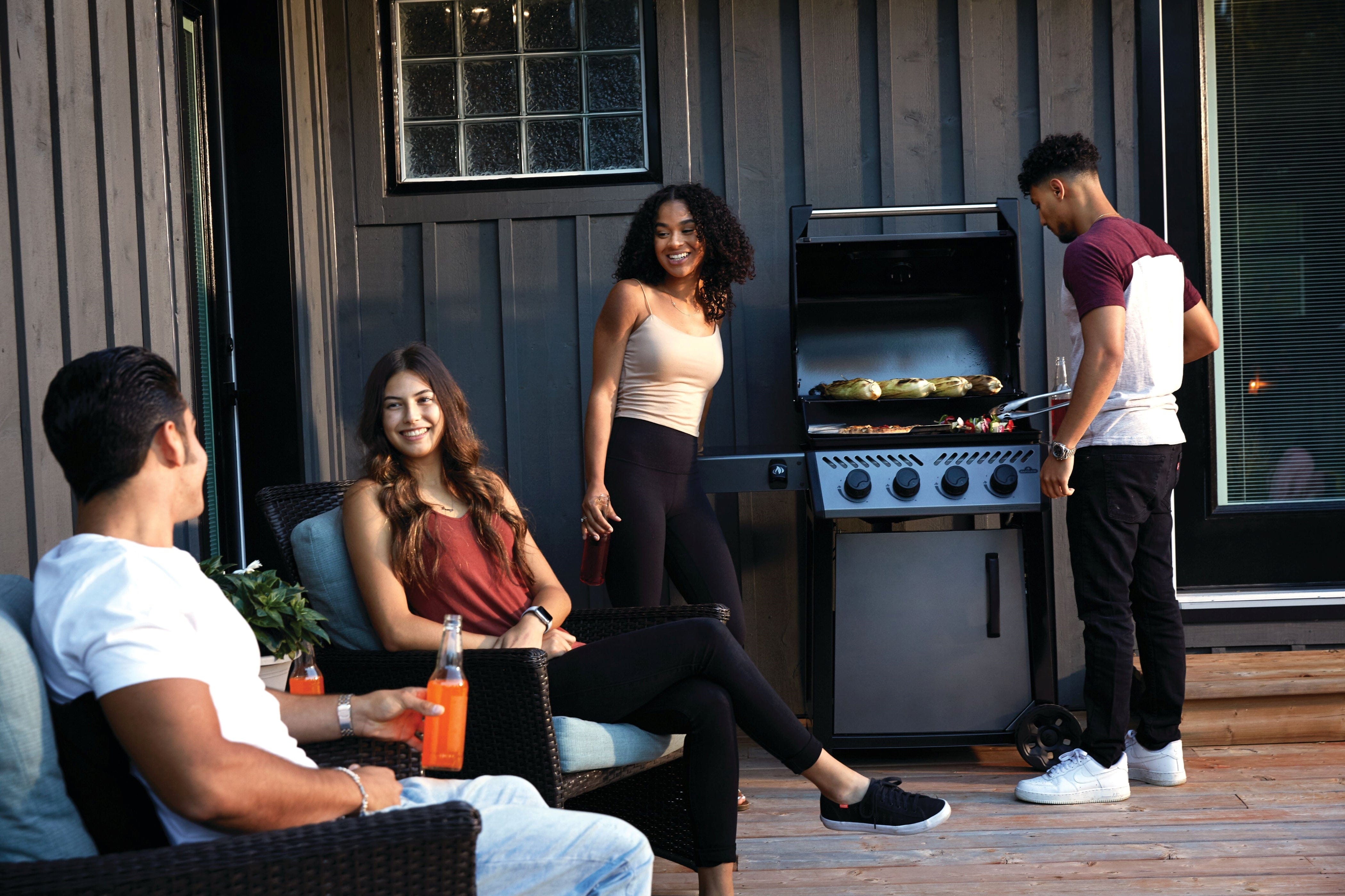 Napoleon Napoleon Freestyle 425 4-Burner BBQ Freestanding Gas Grill