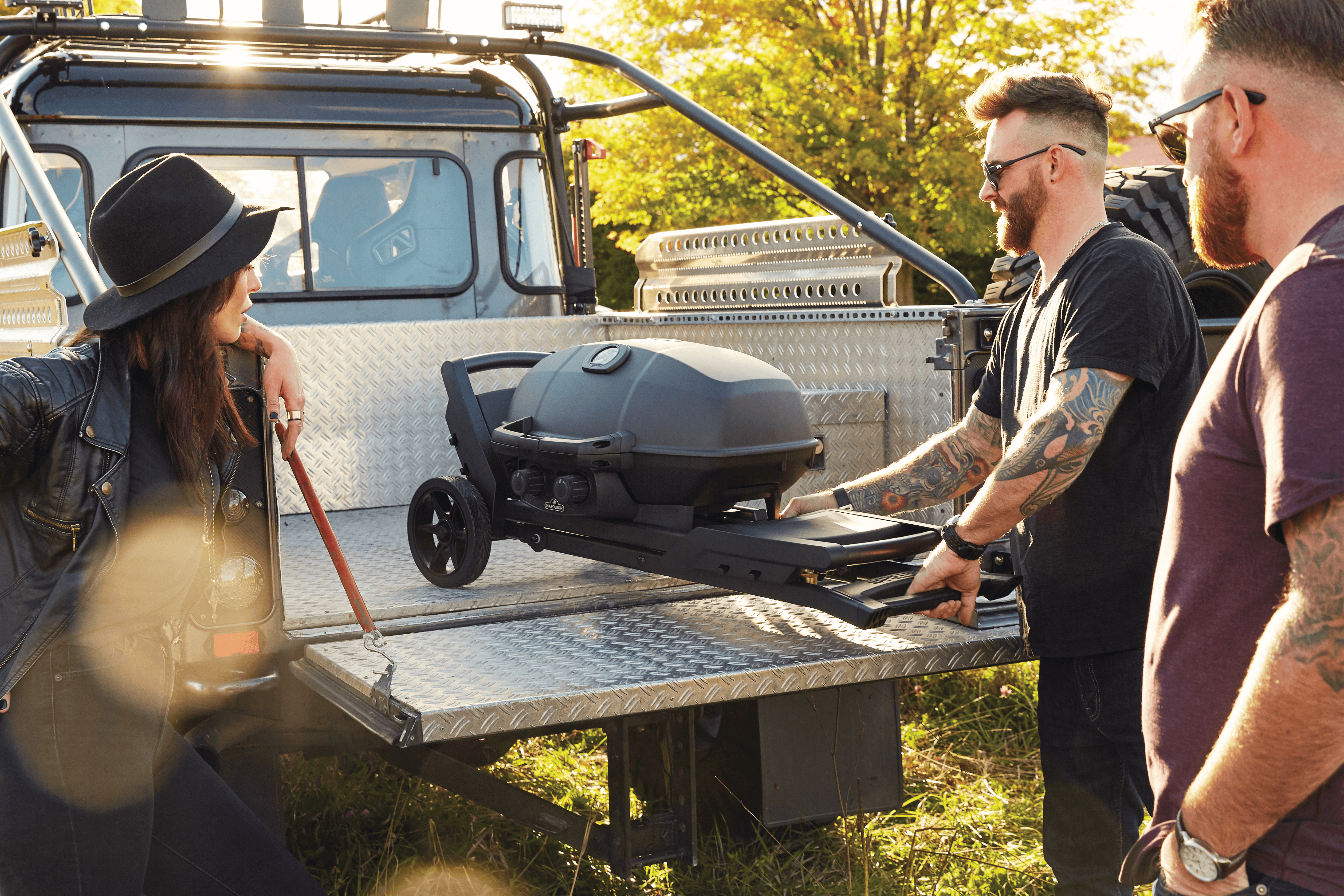 Napoleon Napoleon PHANTOM TravelQ PRO 285 Portable BBQ with Scissor Cart (Matte Black) Propane / Matte Black PRO285X-MK-PHM Portable Gas Grill 629162138361