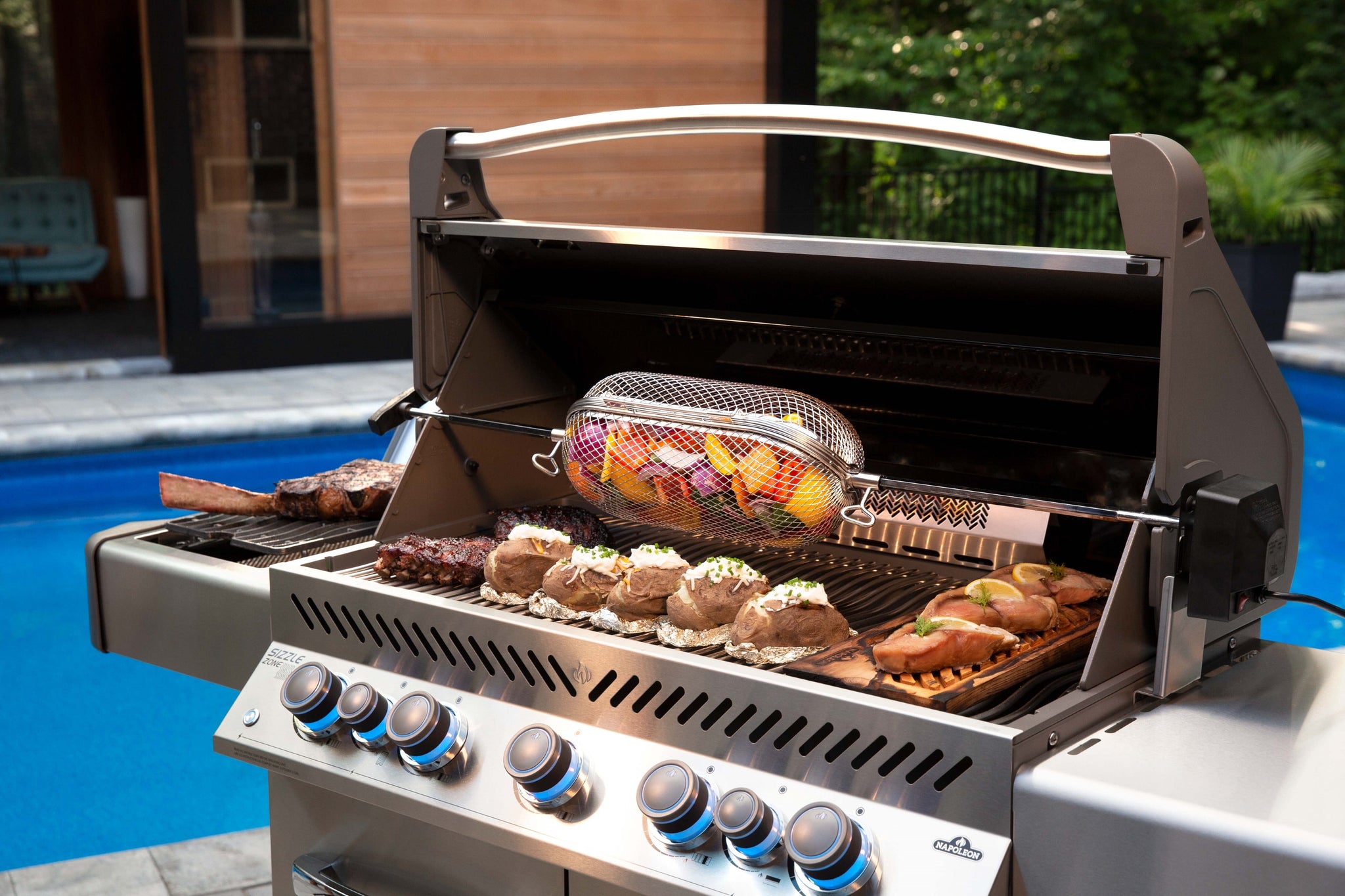 Napoleon Napoleon Prestige 665 RSIB BBQ with Infrared Side & Rear Burners P665RSIB Freestanding Gas Grill