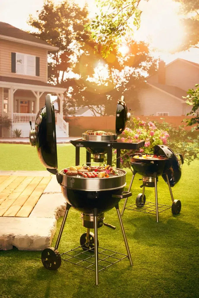Napoleon Napoleon Professional 22" Charcoal Kettle Grill Charcoal / Black PRO22K-LEG-3 Freestanding Charcoal Grill 629162147011