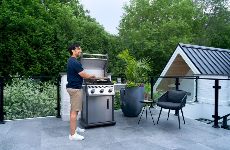 Napoleon Napoleon Rogue 425 Gas Grill, Stainless Steel Freestanding Gas Grill