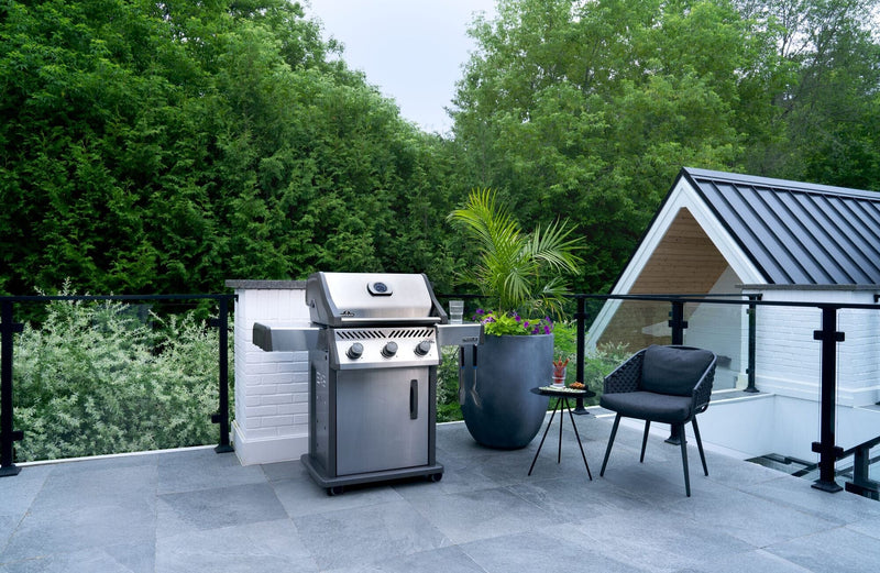 Napoleon Napoleon Rogue 425 Gas Grill, Stainless Steel Freestanding Gas Grill