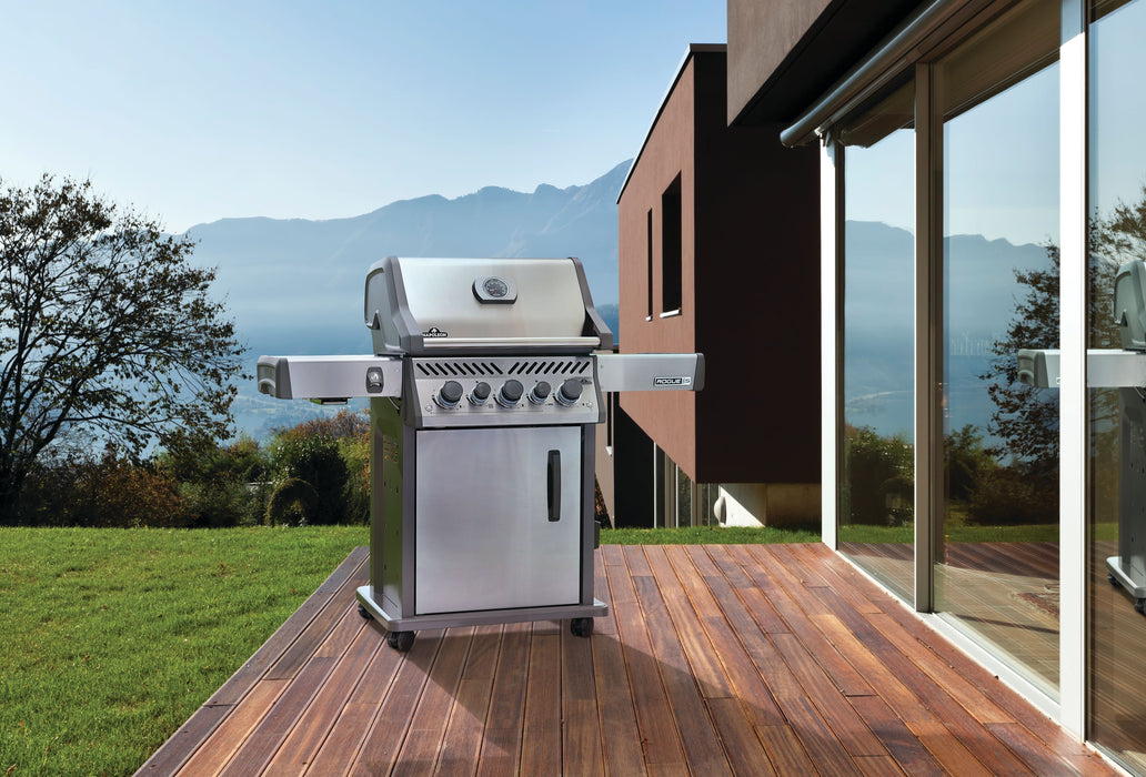 Napoleon Napoleon Rogue PRO-S 425 Gas Grill with Infrared Side and Rear Burners Freestanding Gas Grill