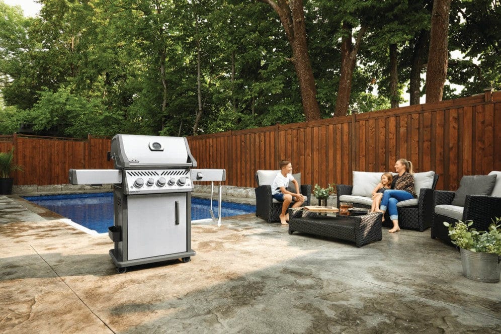 Napoleon Napoleon Rogue SE 425 RSIB 3-Burner BBQ with Infrared Side & Rear Burners RSE425RSIB-1 Freestanding Gas Grill