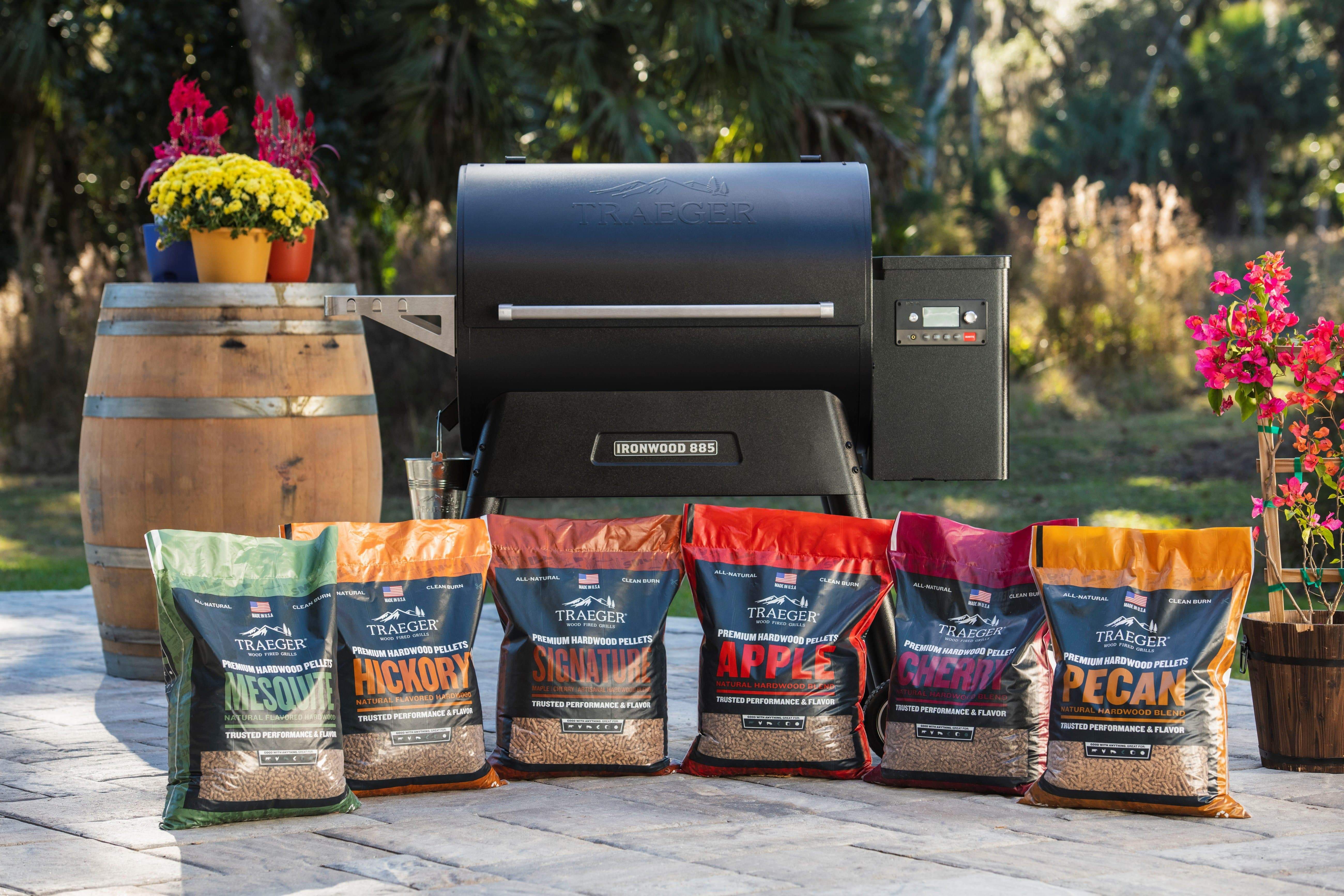 Traeger Traeger Apple Wood Pellets 20 lb Bag PEL343 Accessory Smoker Wood Chip & Chunk 634868933165