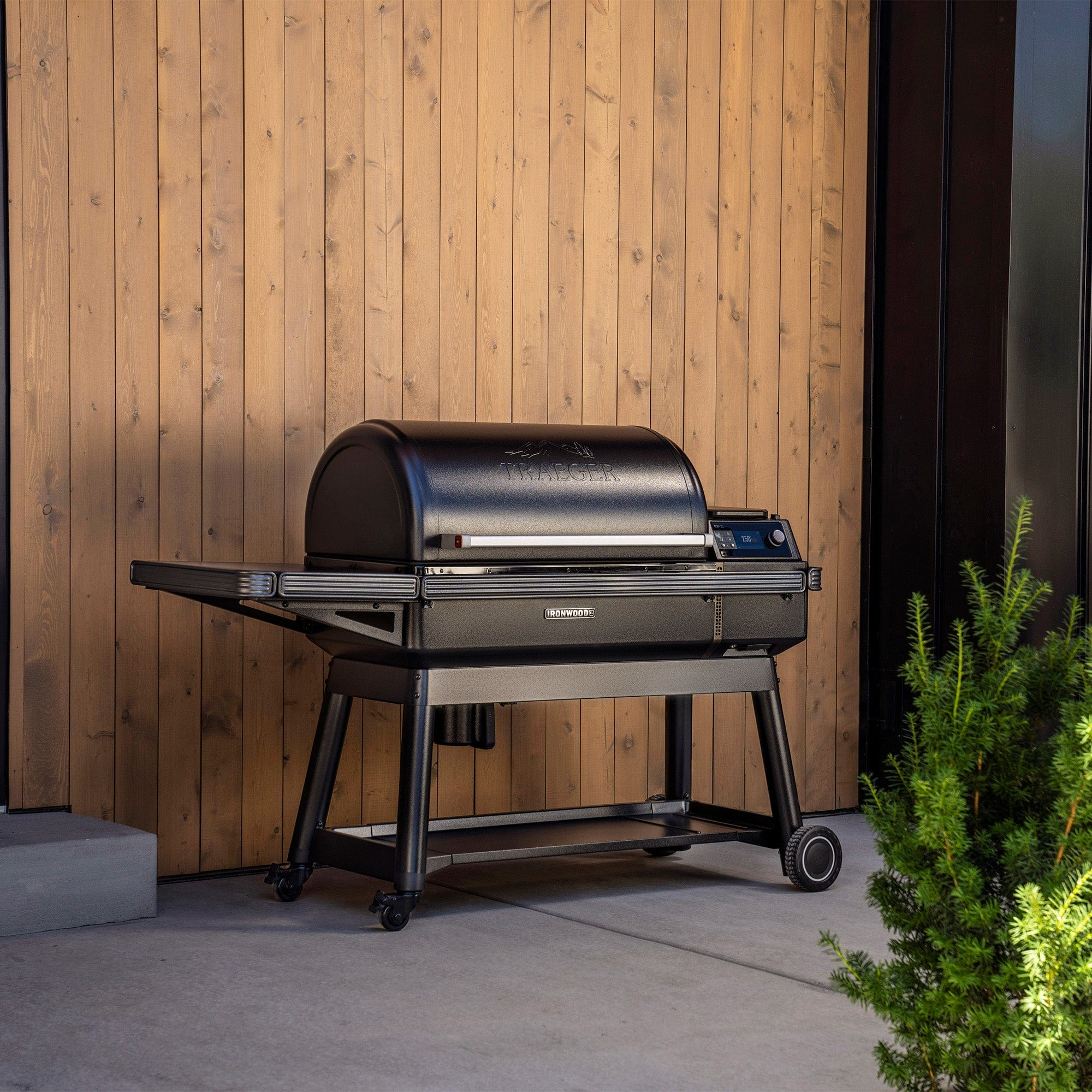 Traeger Traeger Ironwood XL NEW 2023 Pellet Grill & Smoker TFB93RLGC Pellet / Black TFB93RLGC Freestanding Pellet Grill 634868938764