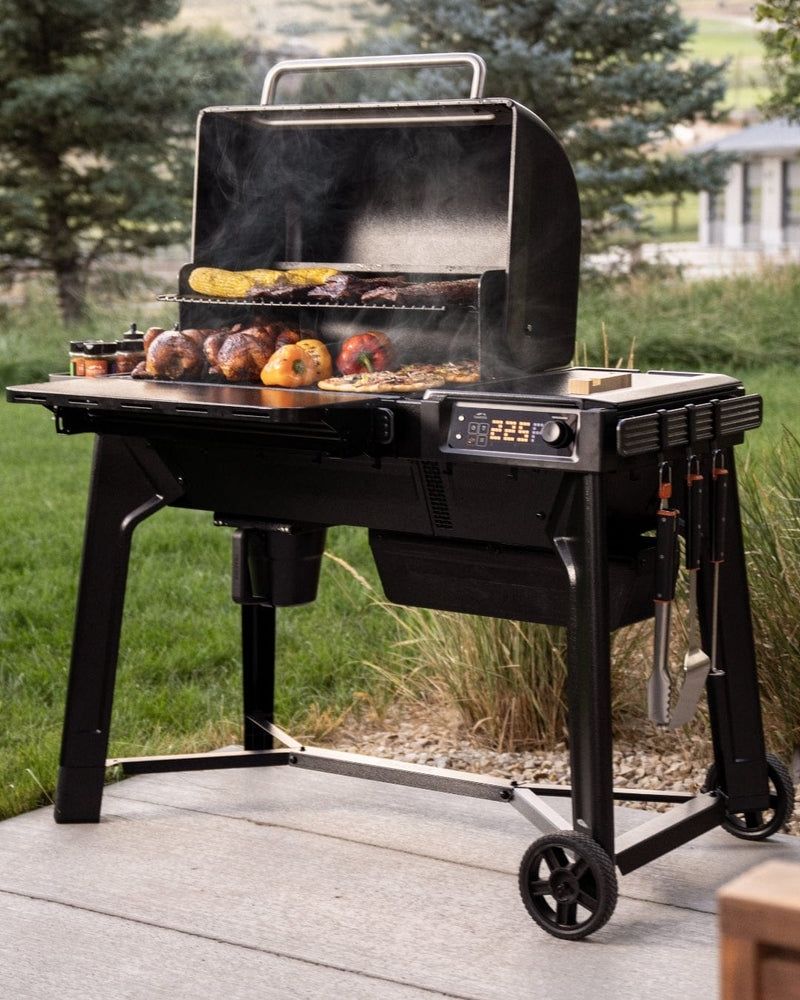 Traeger Traeger Woodridge Connected Pellet Grill and Smoker Pellet / Black TFB86MLH Freestanding Pellet Grill 634868946868