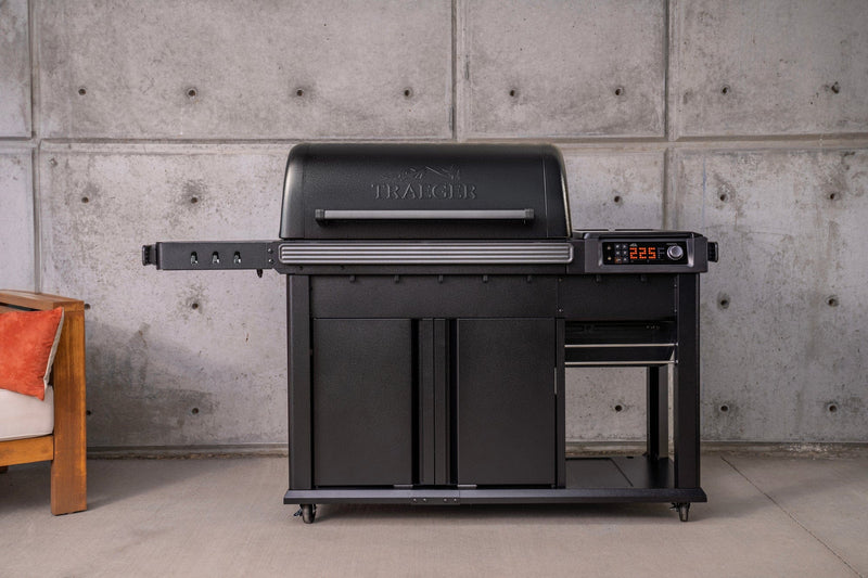 Traeger Traeger Woodridge Pro Plus Connected Pellet Grill and Smoker Pellet / Black TFC97JLKC Freestanding Pellet Grill 634868954283