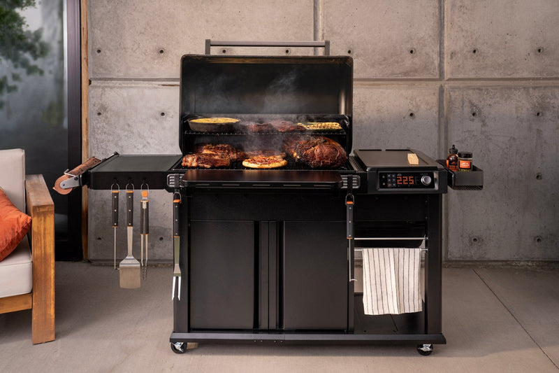 Traeger Traeger Woodridge Pro Plus Connected Pellet Grill and Smoker Pellet / Black TFC97JLKC Freestanding Pellet Grill 634868954283