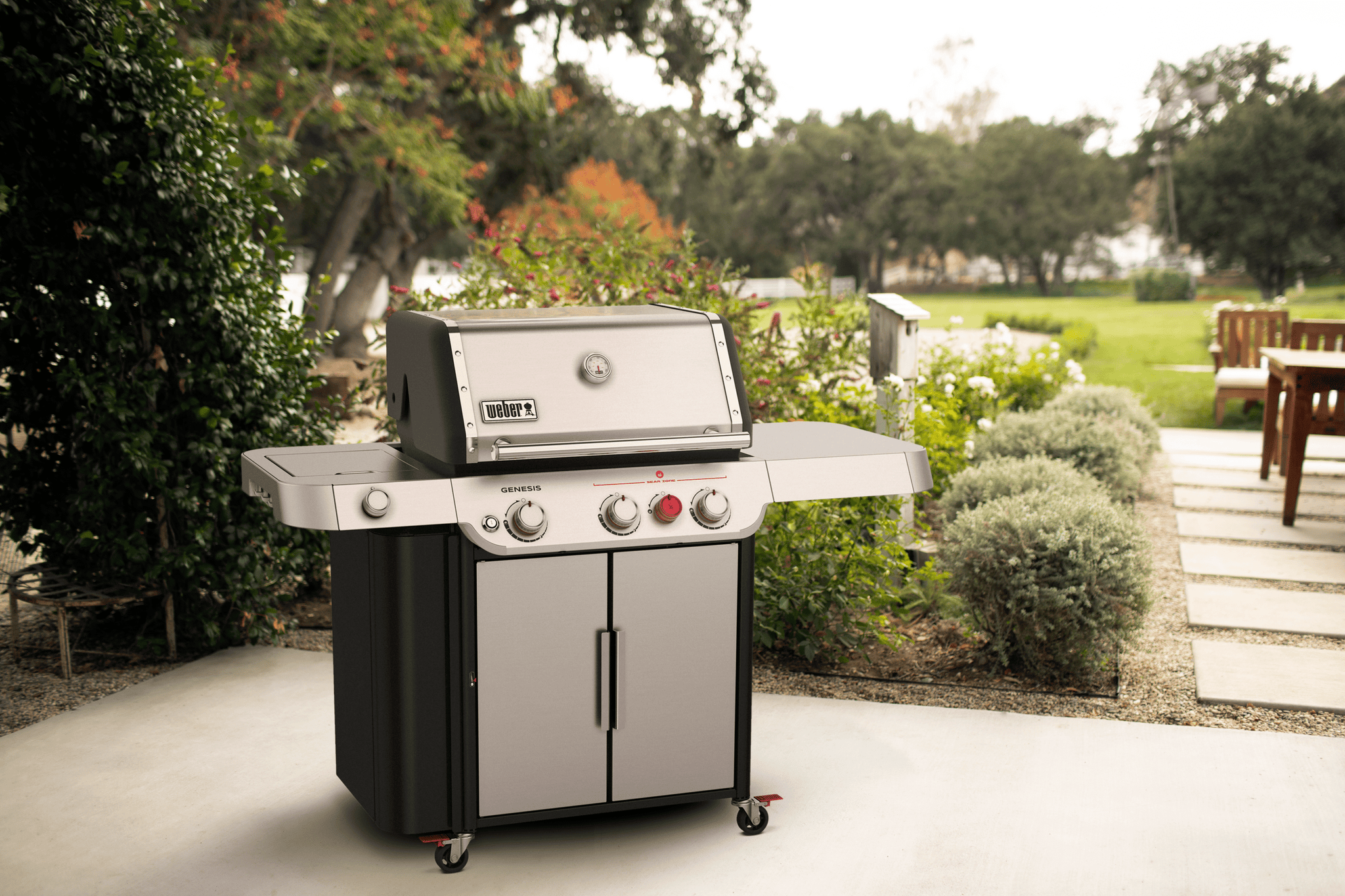 Weber Weber Genesis SE-S-335 3-Burner BBQ in Stainless Steel with Side Burner Freestanding Gas Grill