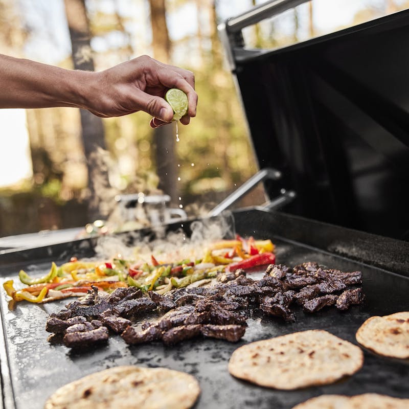 Weber Weber Slate 30" Rust-Resistant Griddle 1500216 Freestanding Gas Griddle