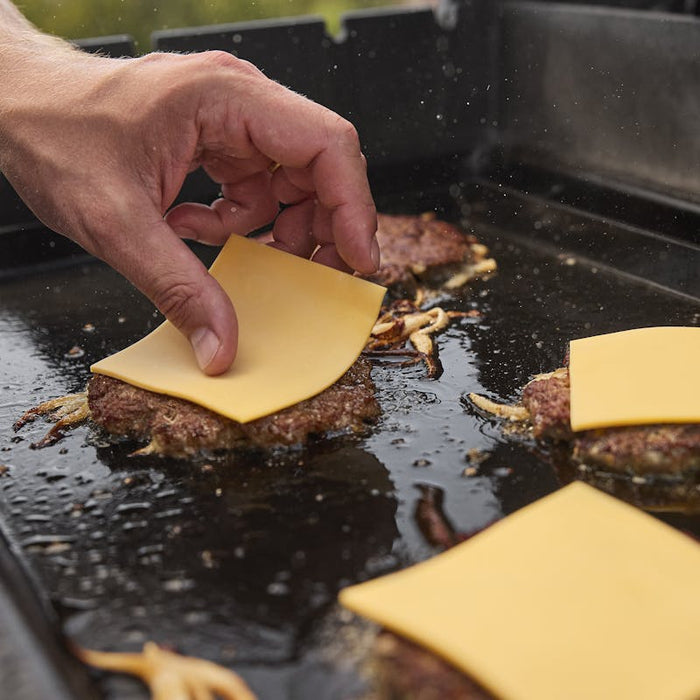 Weber Weber Spirit E-425 4-Burner Gas Grill in Black with Sear Zone Freestanding Gas Grill