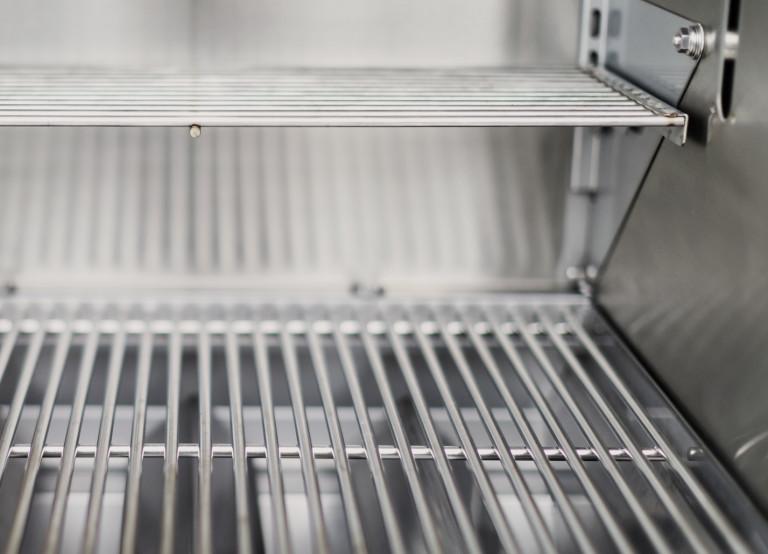 Crown Verity Crown Verity 36" Mobile Gas Grill with Roll Dome CV-MCB-36RDP Freestanding Gas Grill